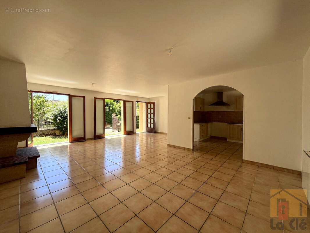 Maison 106 m² à Colayrac-Saint-Cirq  - photo 3