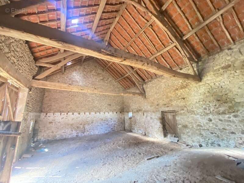 Maison à BUSSIERE-DUNOISE