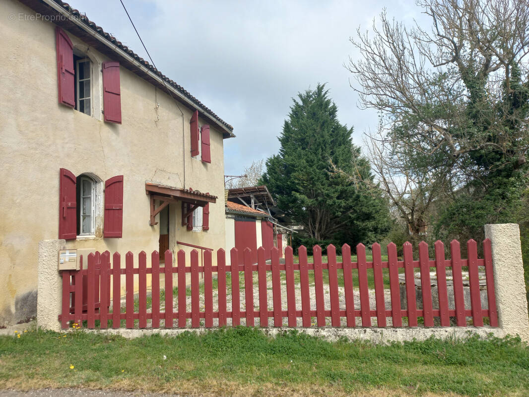 Maison à MONTESQUIOU