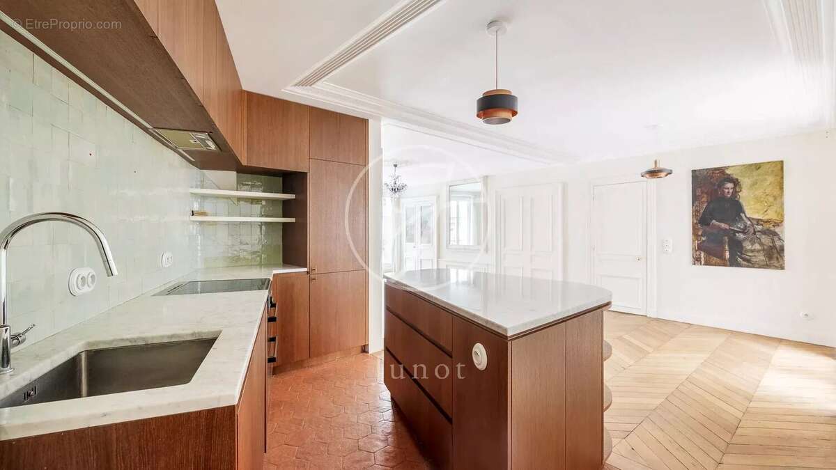 Appartement à PARIS-10E