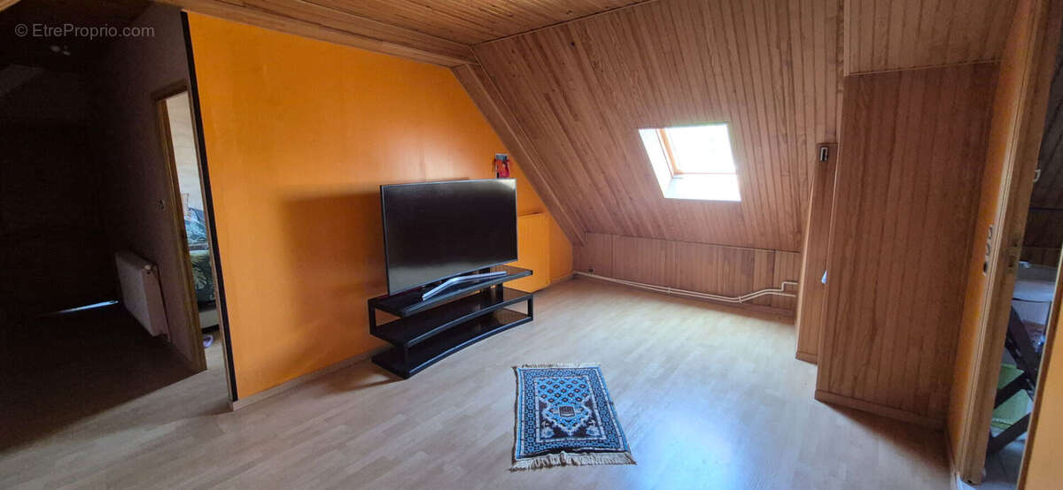 Maison à QUIEVRECHAIN