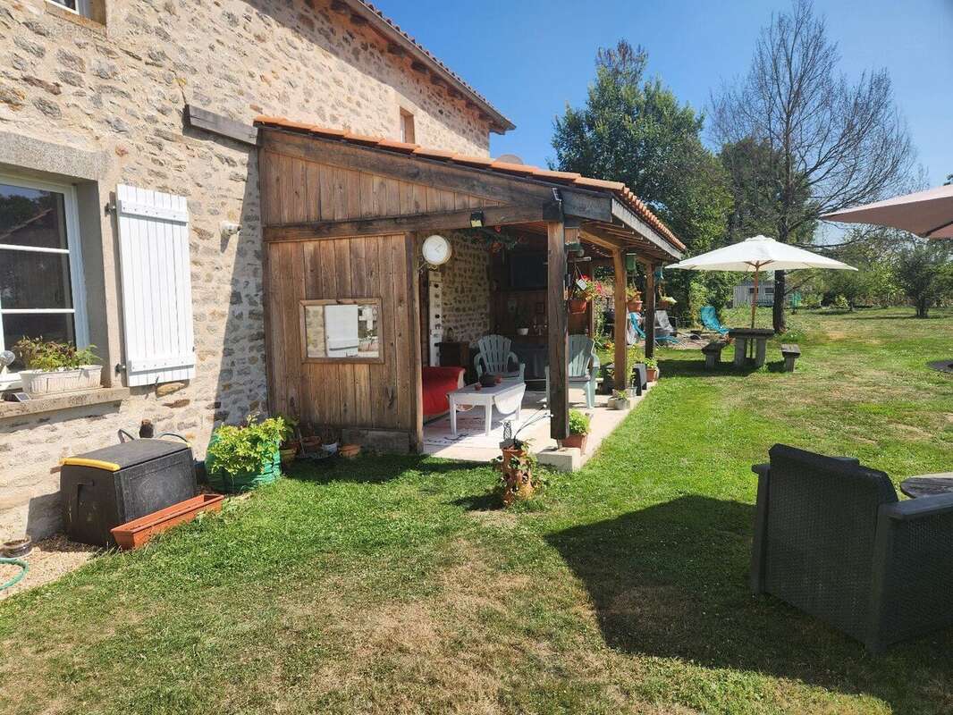 Maison à BUSSIERE-POITEVINE
