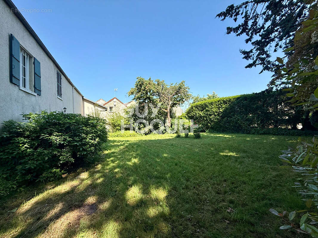 Maison à MEZIERES-SUR-SEINE