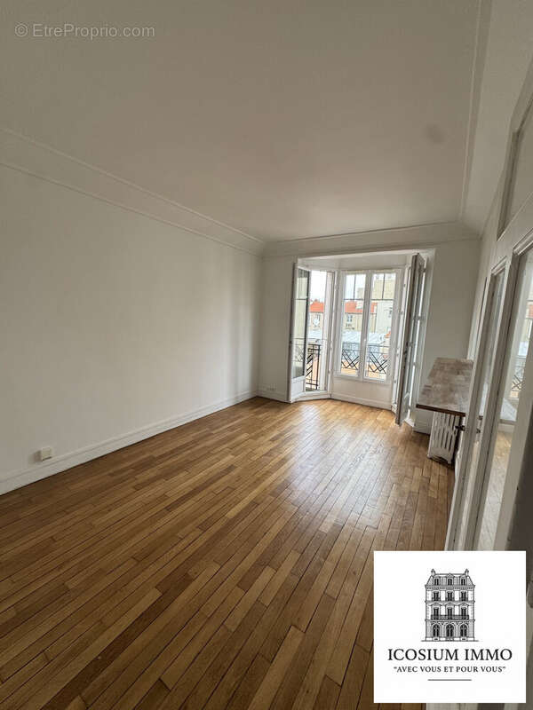 Appartement à PARIS-14E