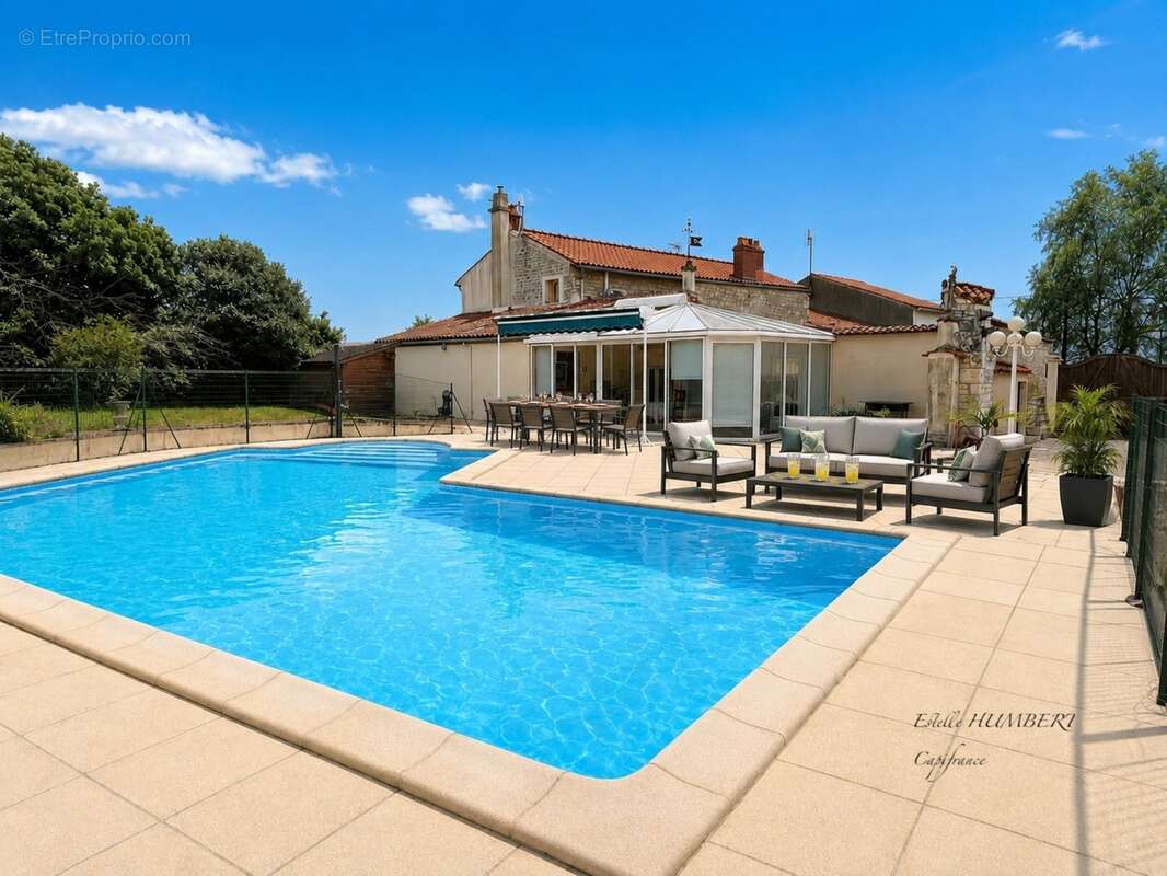 Maison de caractère-4ch+bur-à 500m de Fontenay (85) - photo 2