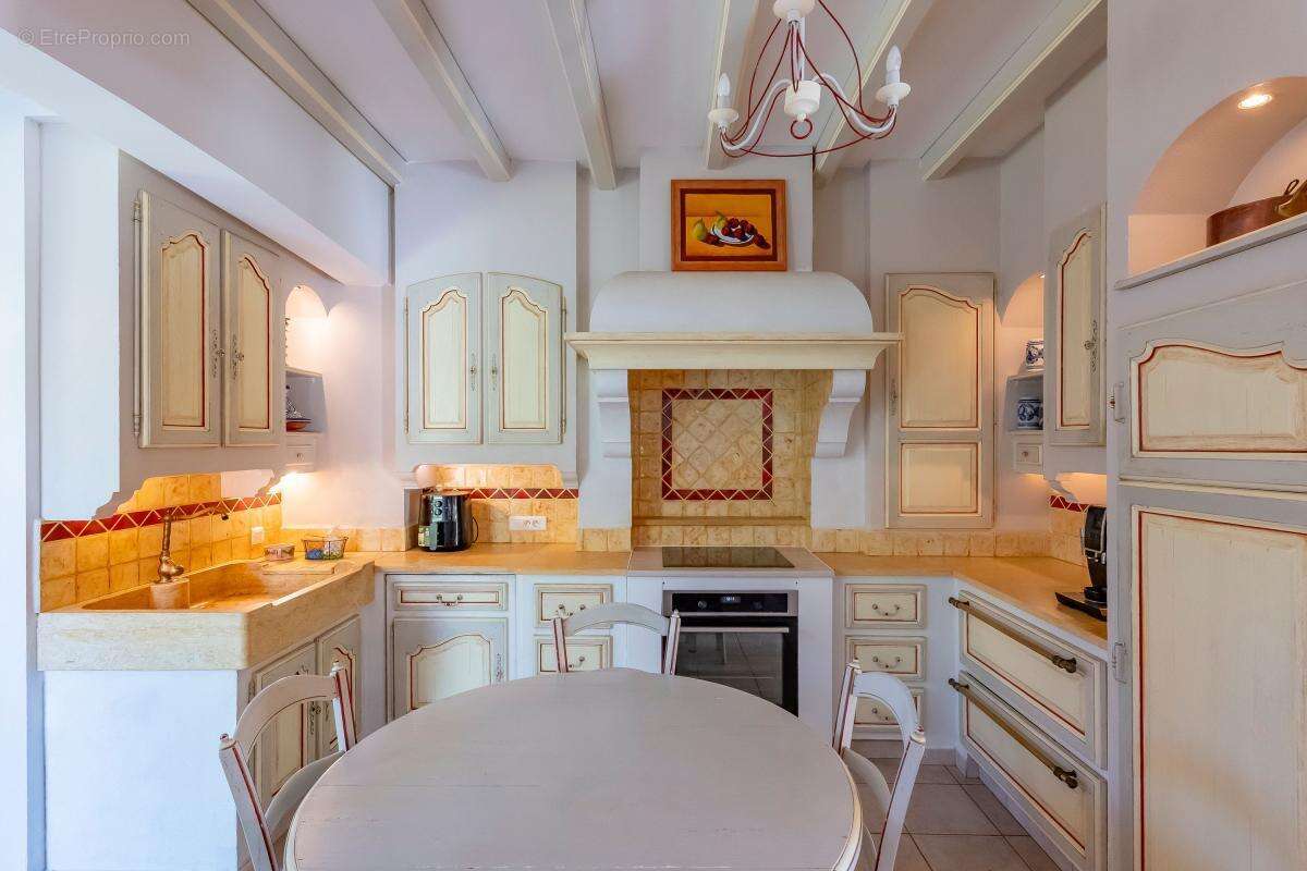 Maison à LE CASTELLET