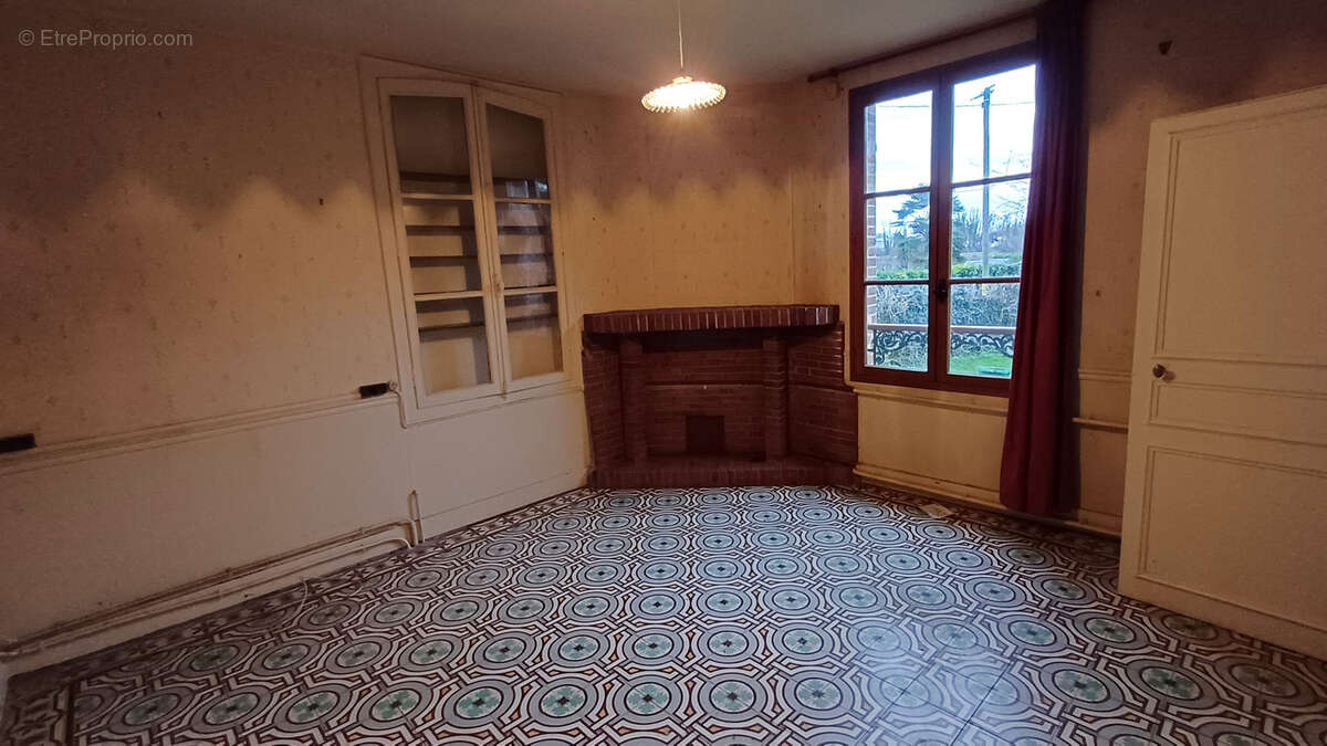 Maison à LES ORMES-SUR-VOULZIE