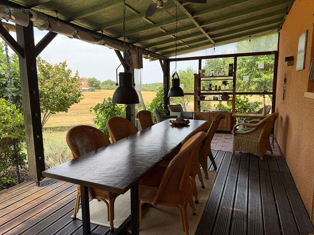 Maison bien entretenue avec studio indépendant, piscine chauffée et dépendances - photo 7