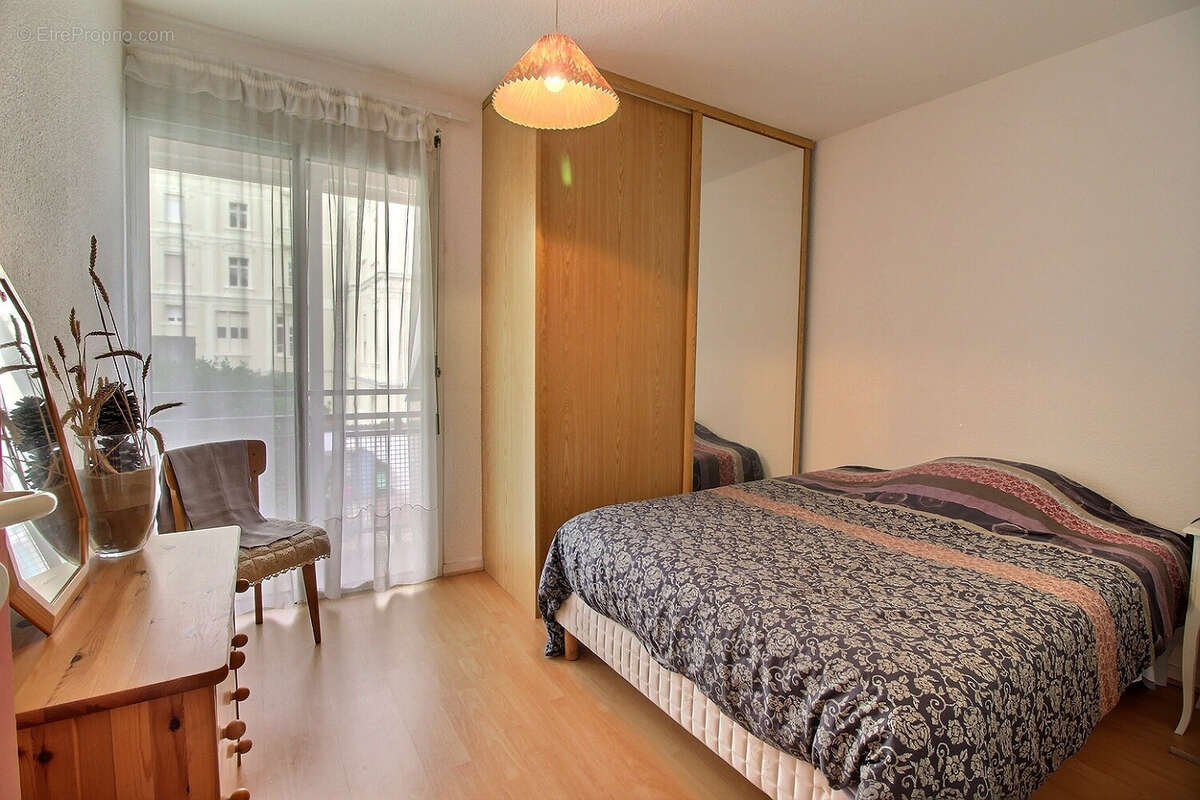 Premiere ligne centre ville appartement t4 accès direct à la plage - photo 12