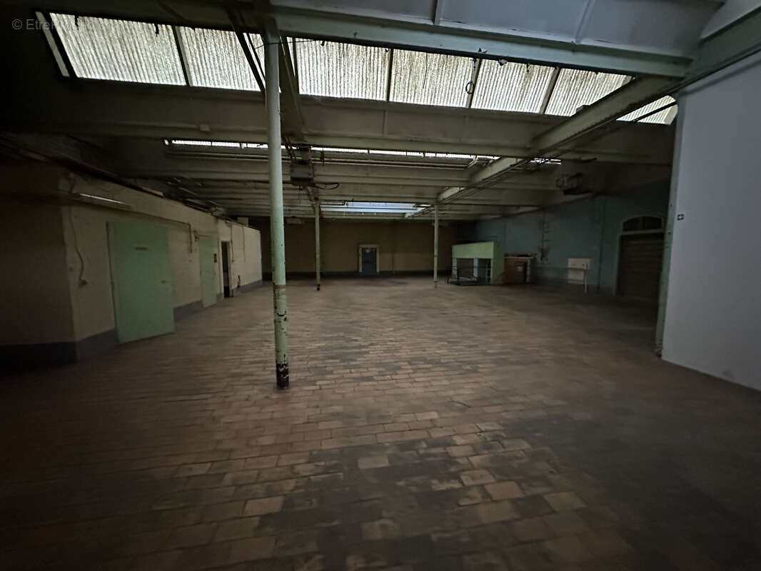 Local d'activité - 1450 m2 - Centre Ville - photo 5
