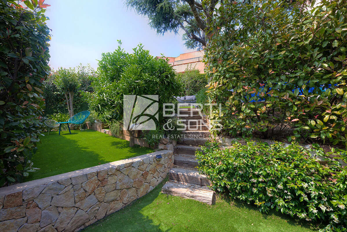 Appartement à MANDELIEU-LA-NAPOULE