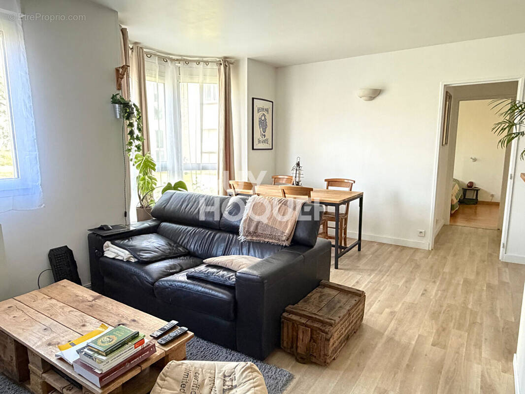 Appartement à LE COUDRAY-MONTCEAUX