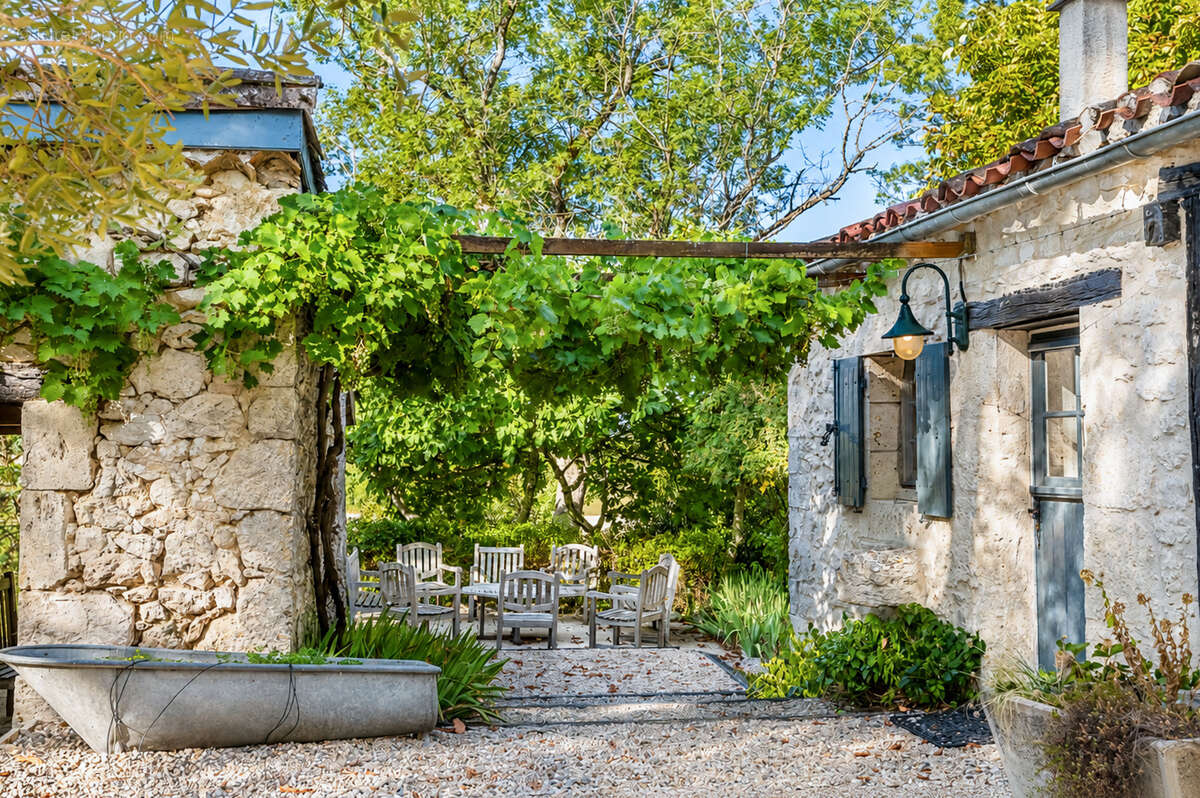 Maison de campagne avec annexe, piscine et dépendance - photo 43