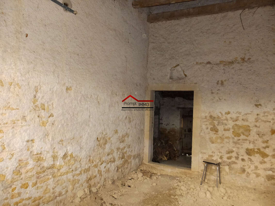 Maison à AINAY-LE-CHATEAU