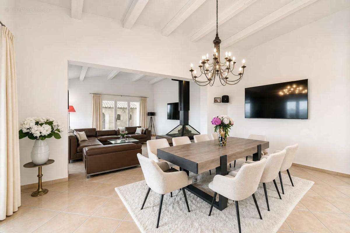 Maison de 6 pièces de 256 m² à Le Bar-sur-Loup - photo 6