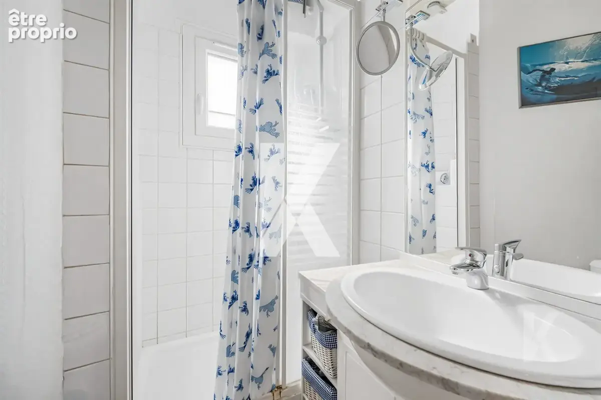 Salle d'eau avec WC