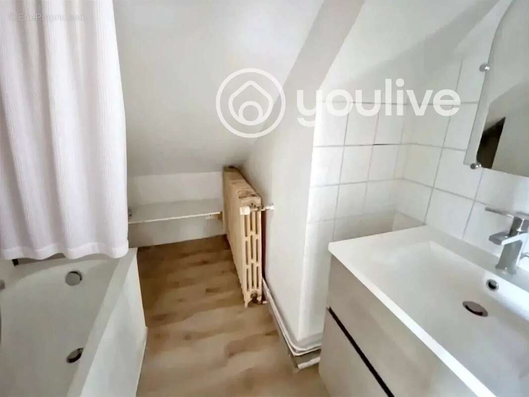 Opportunité rare – Ensemble immobilier T4 + 2 studios (possibilité duplex) - Angers centre - proche gare - photo 6