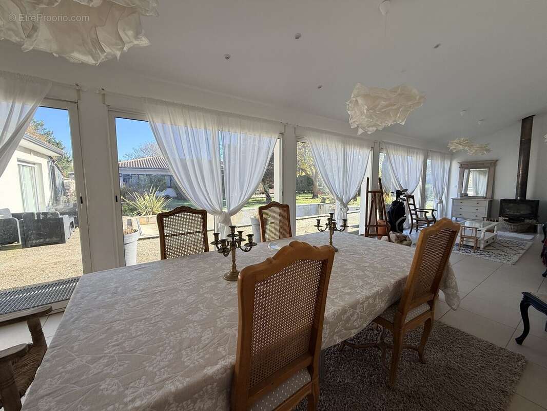 Photo 3 - Maison à SAINT-MORILLON