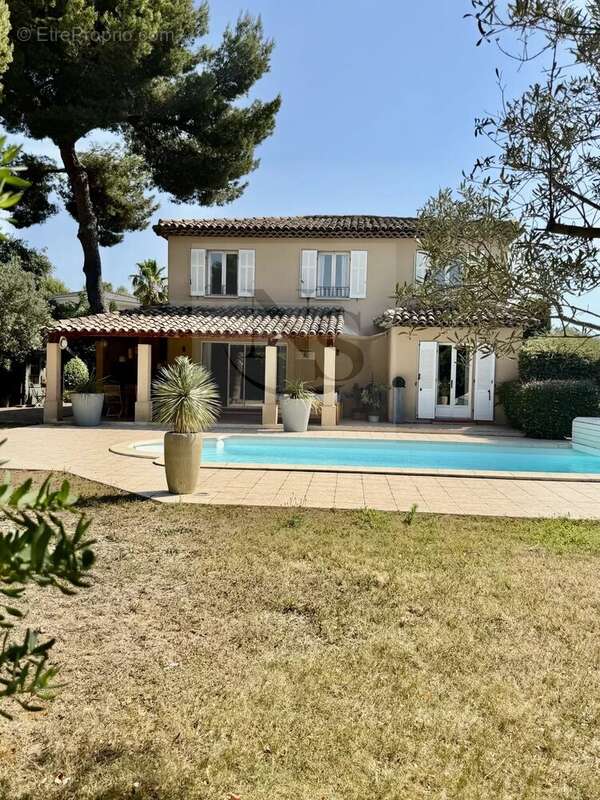 Maison à VELAUX