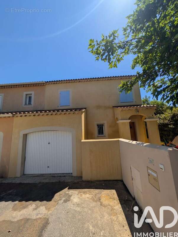 Photo 2 - Maison à ENTRAIGUES-SUR-LA-SORGUE