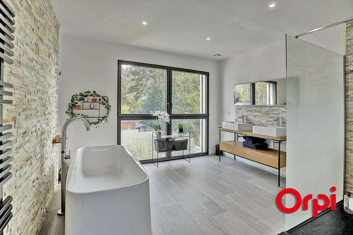 Maison à FONTAINES-SAINT-MARTIN