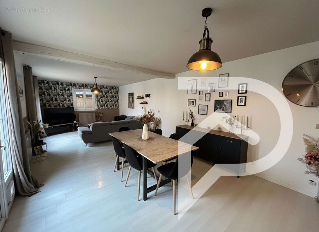 Maison à ESTREES-SAINT-DENIS