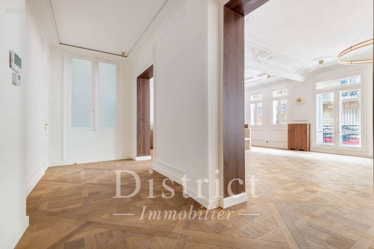 Appartement à PARIS-8E