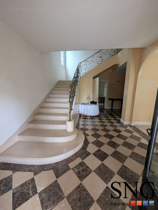 Maison à SAINT-MAUR-DES-FOSSES