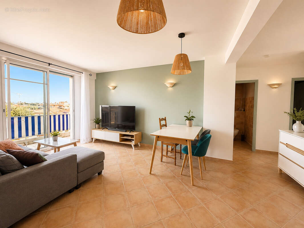 Appartement à VILLENEUVE-LOUBET