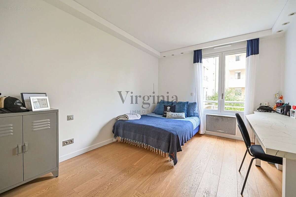 Appartement à CHARENTON-LE-PONT