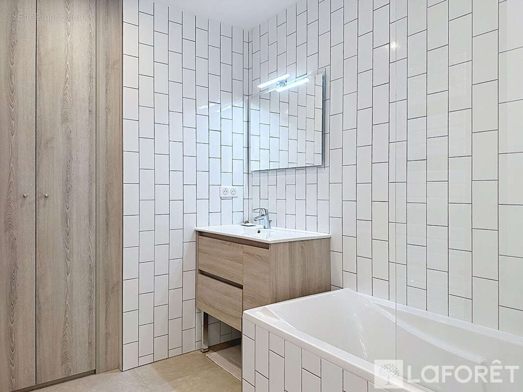 Appartement ENTIEREMENT RENOVÉ 2 pièce(s) 39.68 m² + Chambre d'appoint. - photo 5