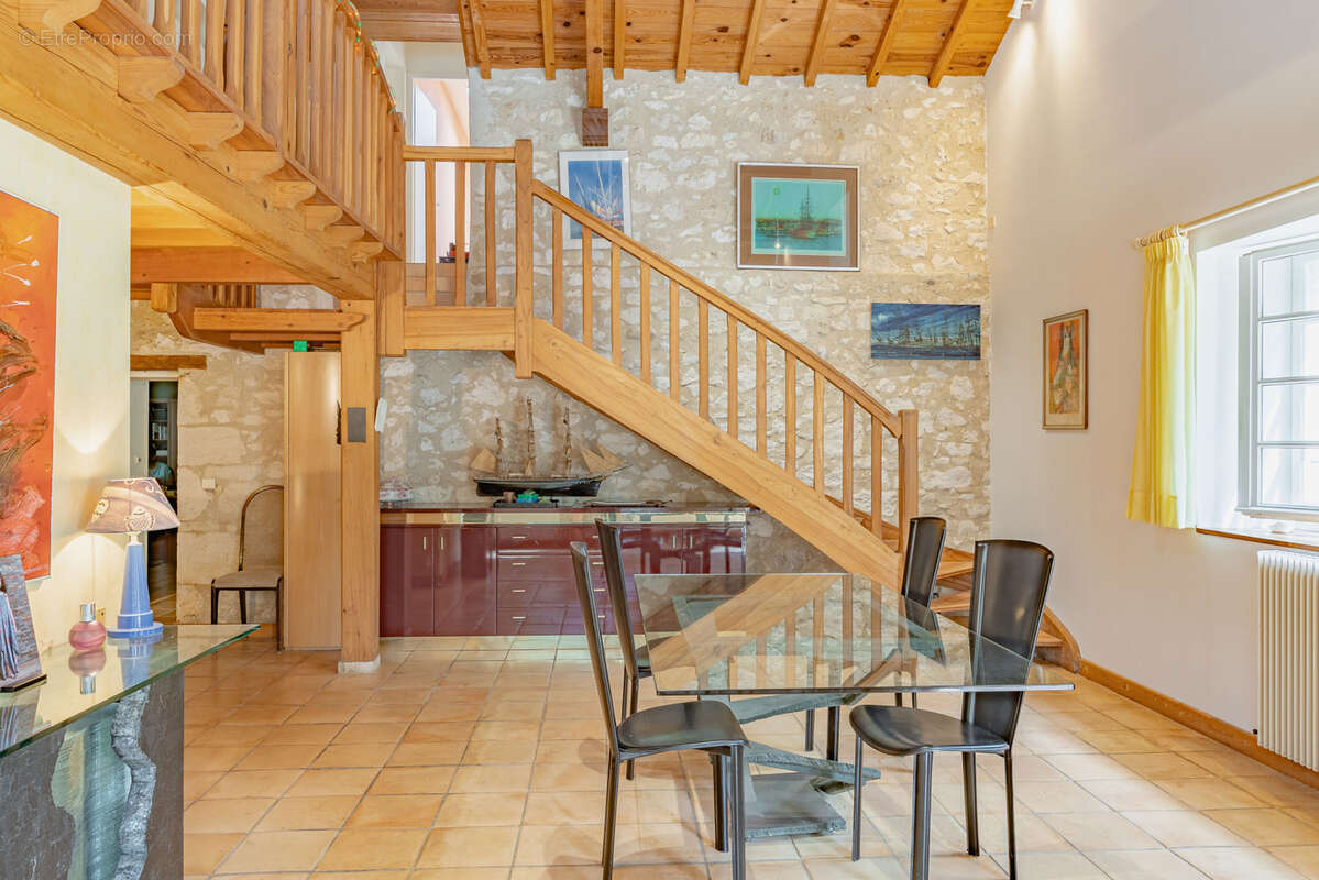 Maison à MONBALEN