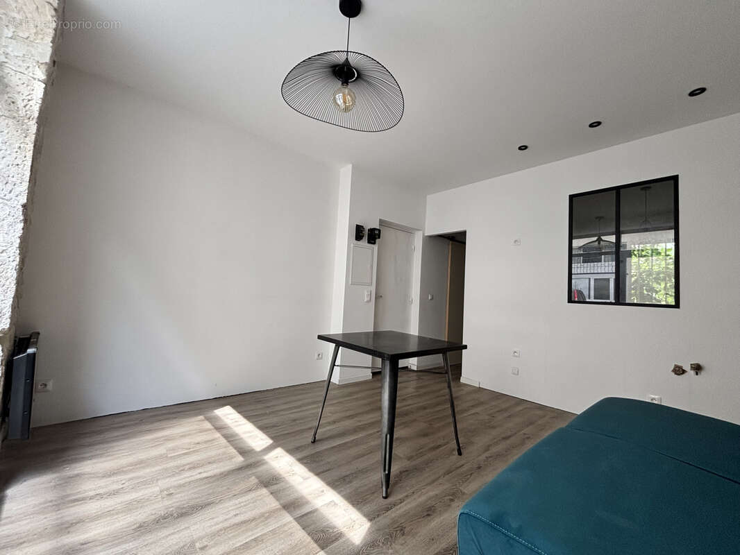 Appartement à MARSEILLE-5E