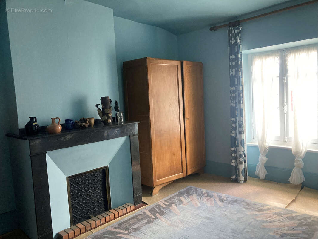 dans village vivant, charmante maison en bon état avec jardin, atelier, et garage. - photo 6