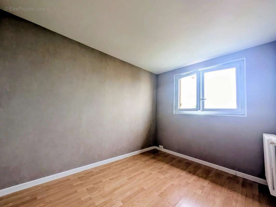 Appartement à LES CLAYES-SOUS-BOIS