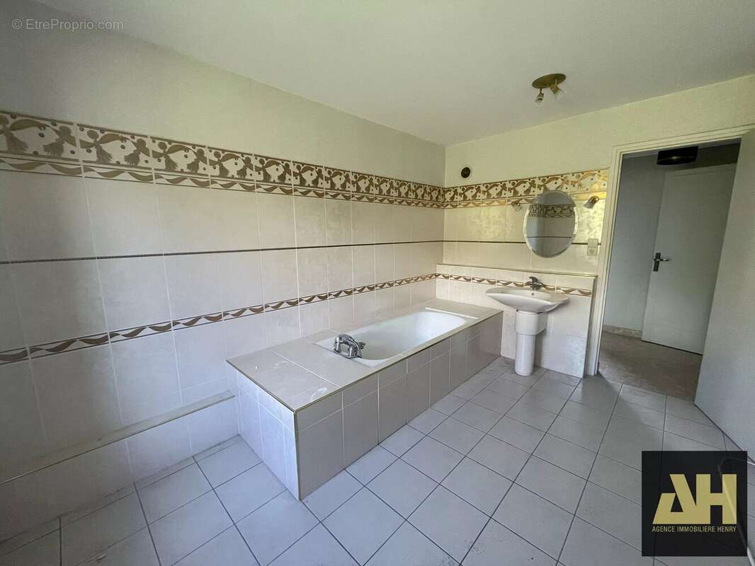 Exclusivité – appartement d'exception - vue mer panoramique - ascenseur privatif - 5 chambres - parkings - photo 8