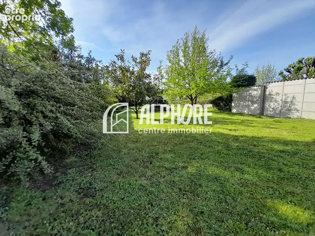 Maison composée de 2 appartements sur  879m² de terrain . (terrain  à bâtir détachable) - photo 5