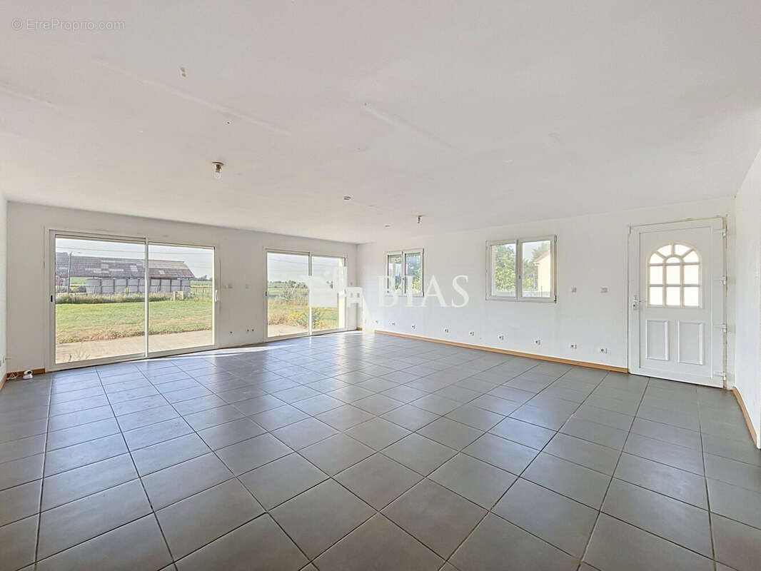 Maison 108 m² à Criquebeuf-La-Campagne  - photo 3