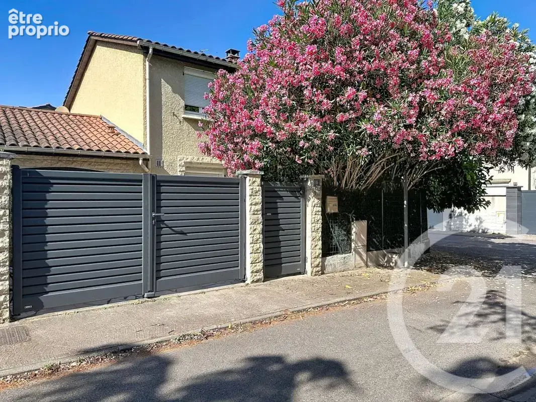 Maison 80 m² à Saint-Fons  - photo 18