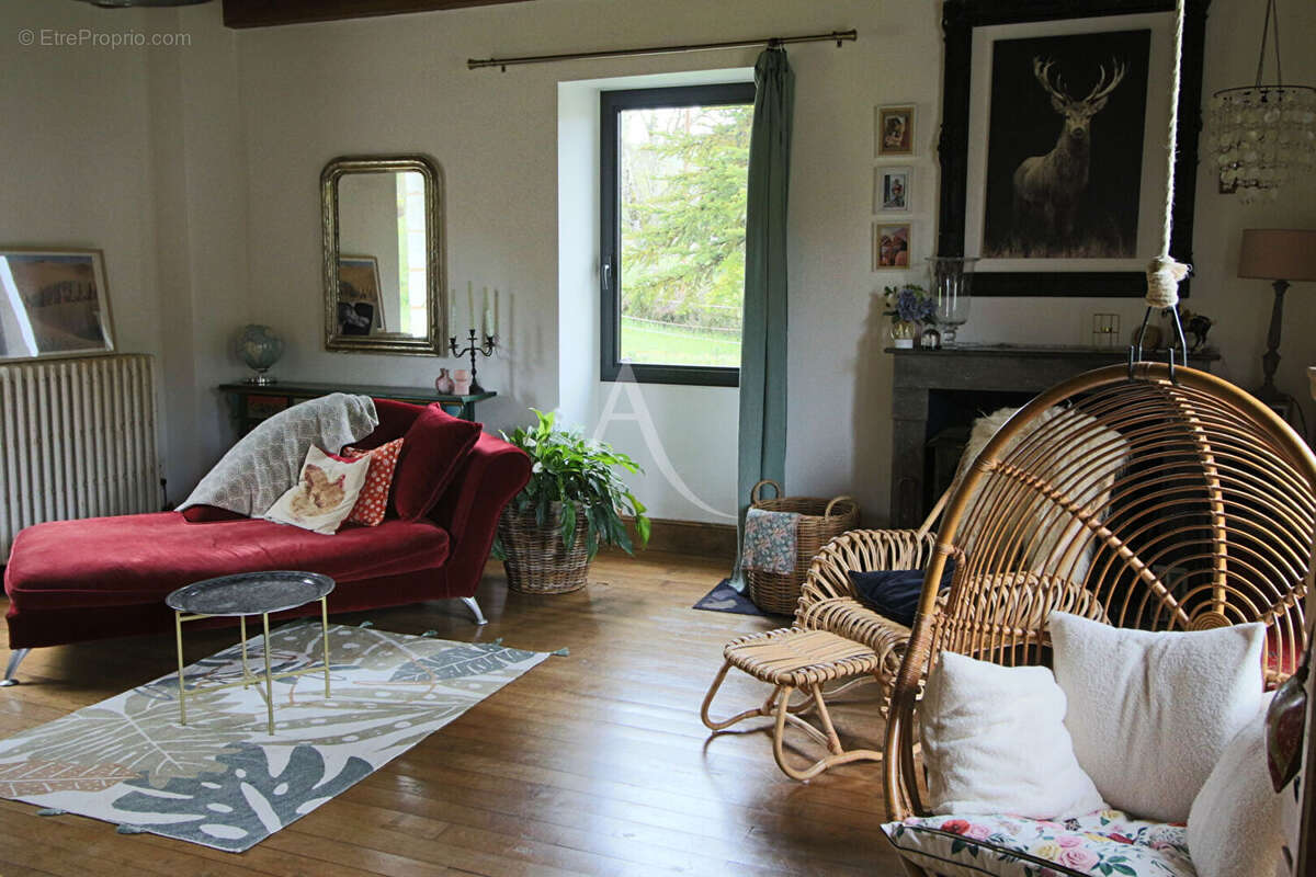 Maison à LES JUNIES