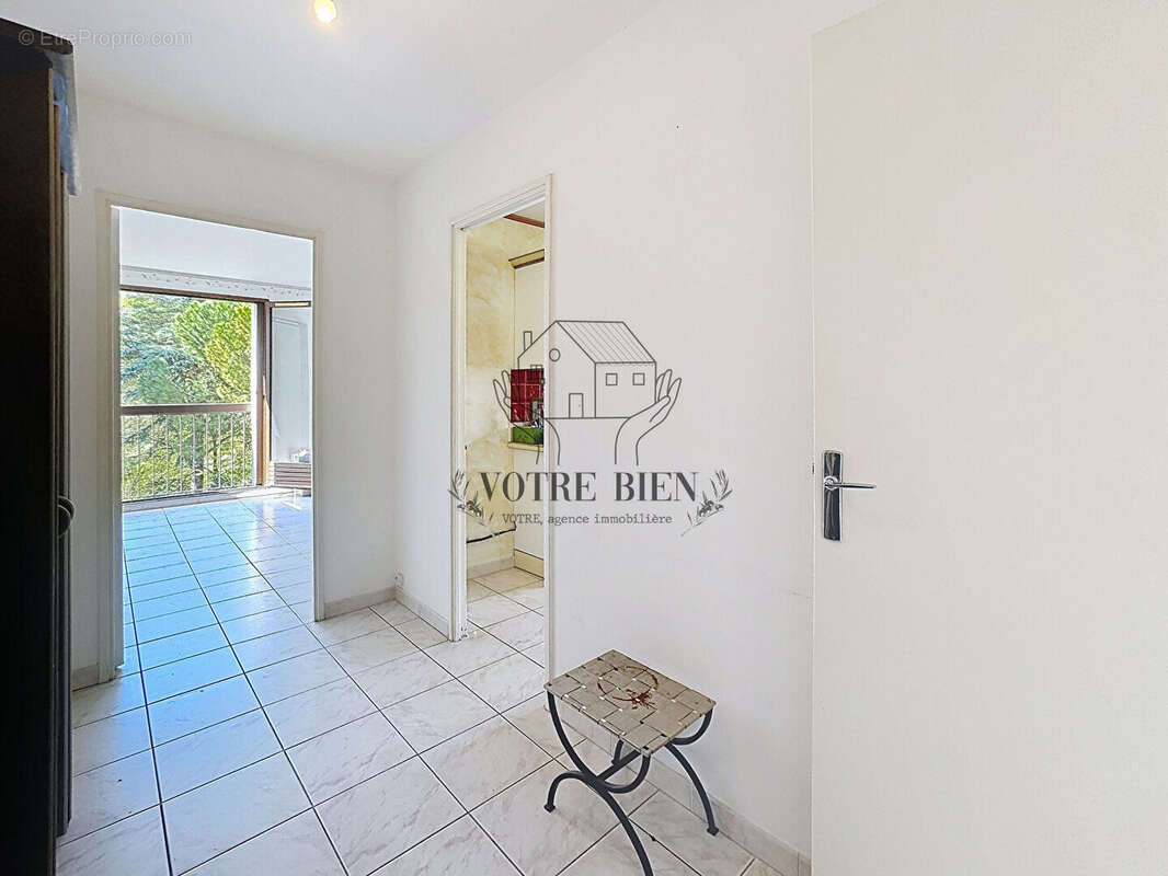 Appartement Manosque 4 pièce(s) 83.05 m2 - TERRASSE - CAVE - STATIONNEMENT - photo 6