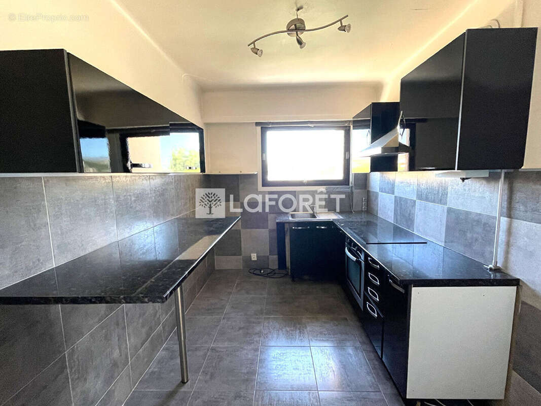 Appartement à SAINT-LAURENT-DU-VAR