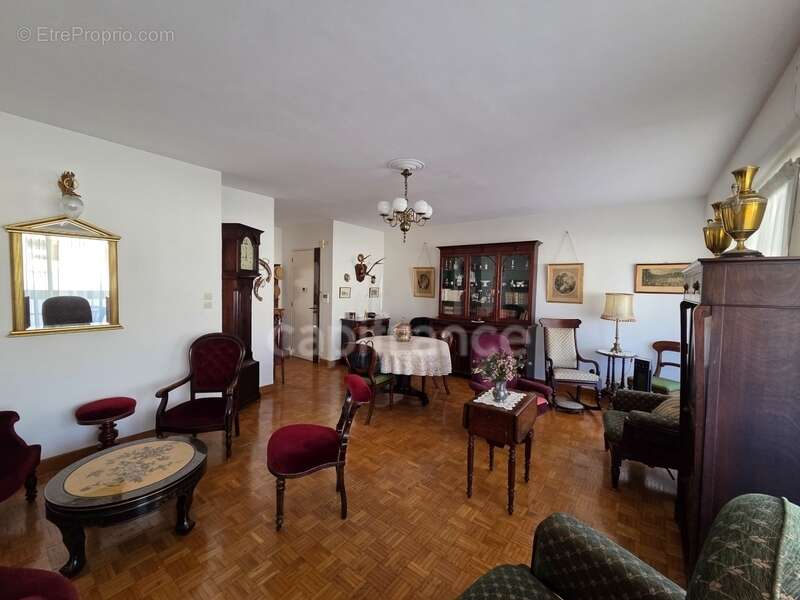 Appartement à MARSEILLE-5E