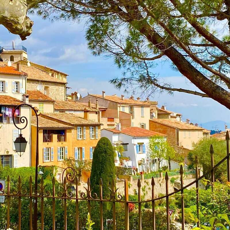 Appartement à MOUGINS