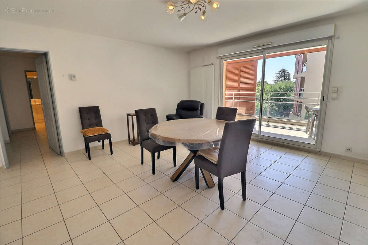 Appartement à ENTRAIGUES-SUR-LA-SORGUE