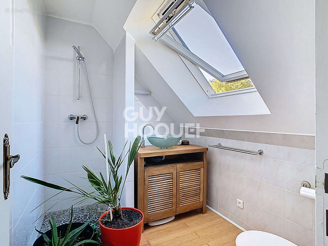 Maison à PEROY-LES-GOMBRIES