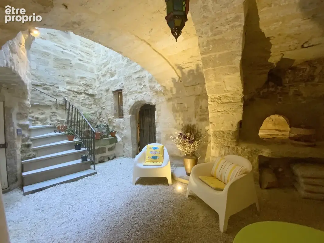 Maison en pierre rénovée avec terrasses en plein coeur historique d'Uzès. - photo 6