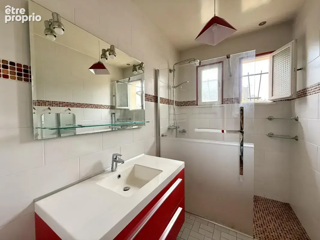 Pavillon familial, grand garage, appartement sur grand terrain - photo 11