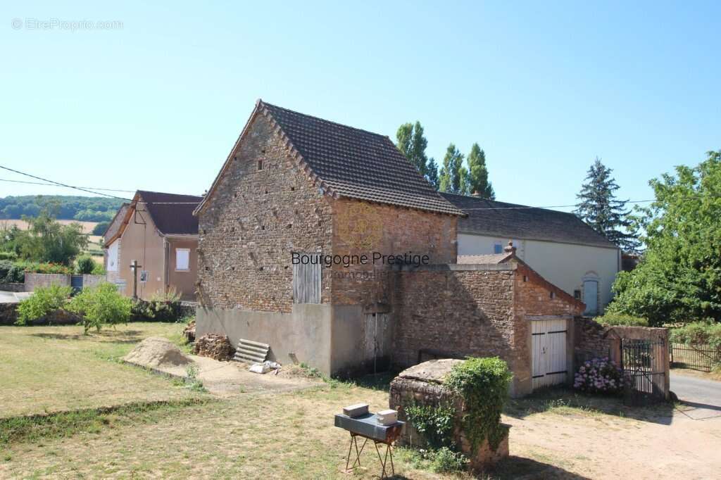 Jolie longere en pierre de 162 m² avec dependances sur un terrain de 1375 m² - photo 2