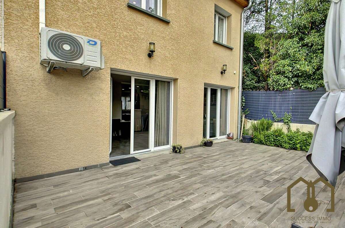 Maison à VAULX-EN-VELIN